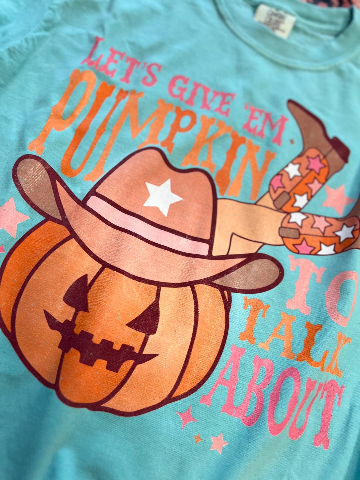 PUMPKIN TO TALK ABOUT || CHALKY MINT COMFORT COLORS