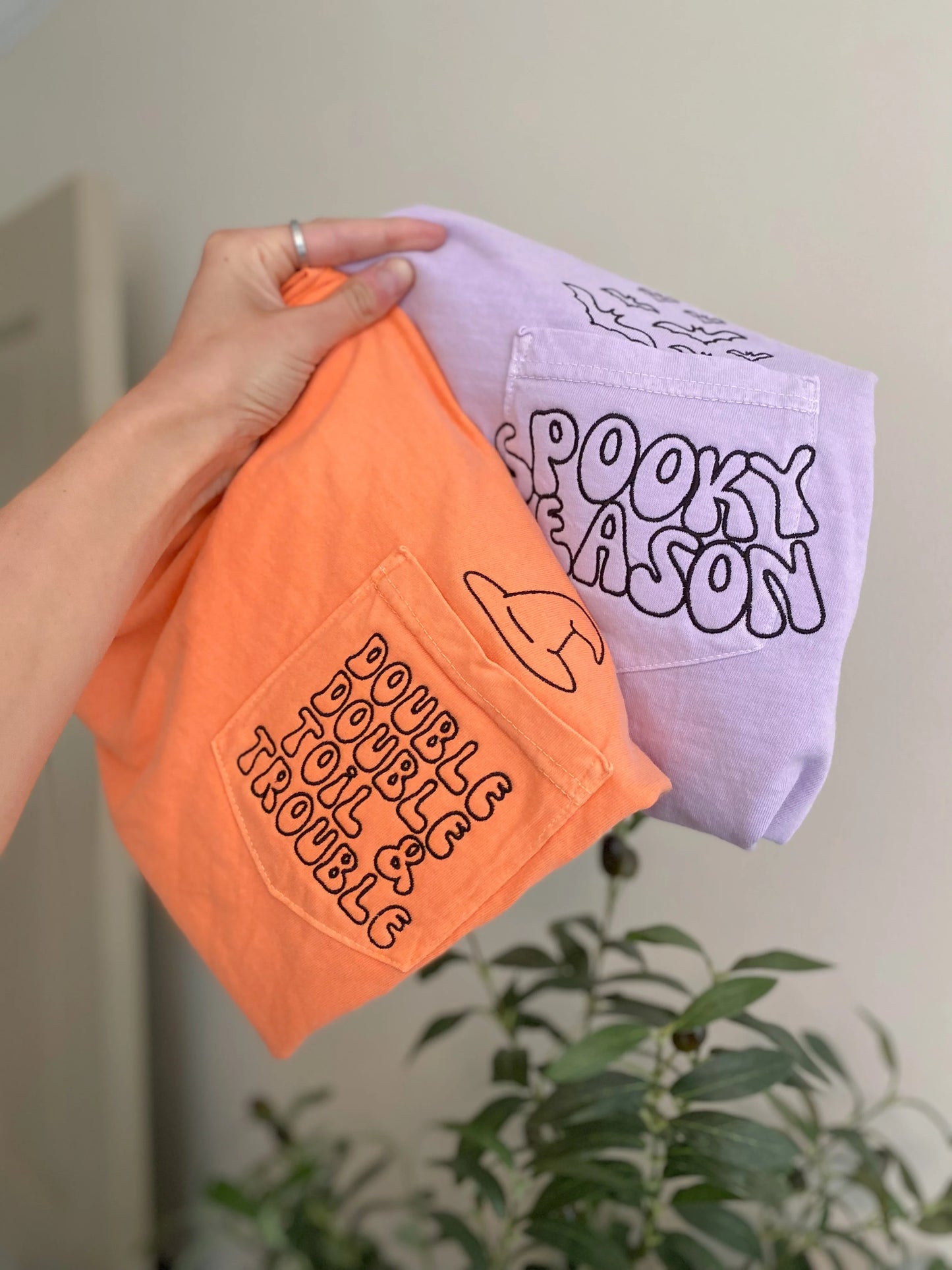 RETRO SPOOKY SEASON POCKET TEE